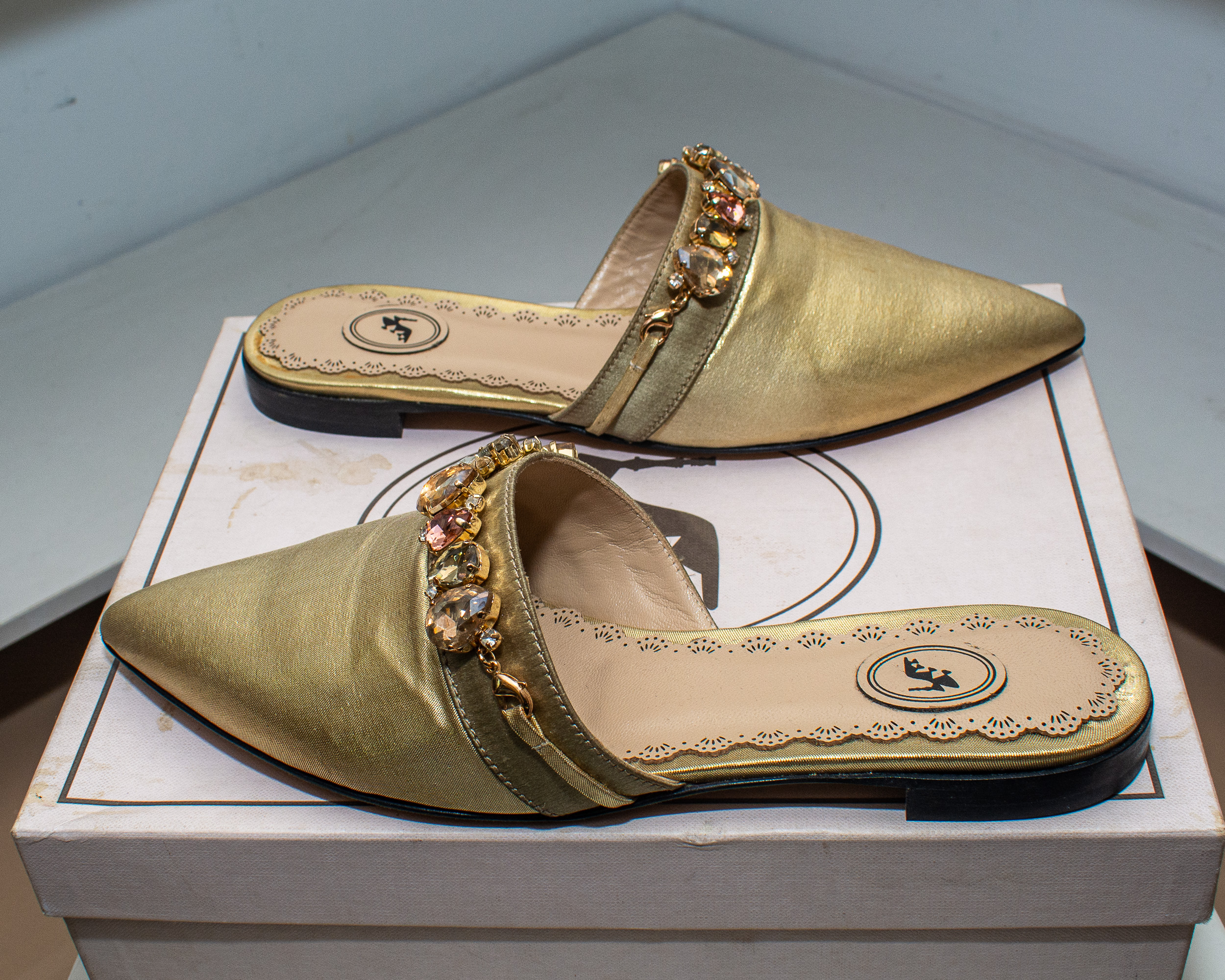 Pointed-Toe Embellished Mule Or Flat Slide. - Image 3